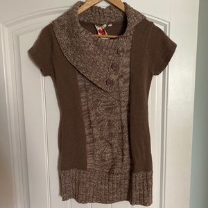 Short sleeve sweater